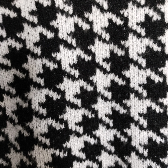Torrid Black and White Houndstooth Pullover Crew Neck Sweater size 1X - Picture 3 of 8